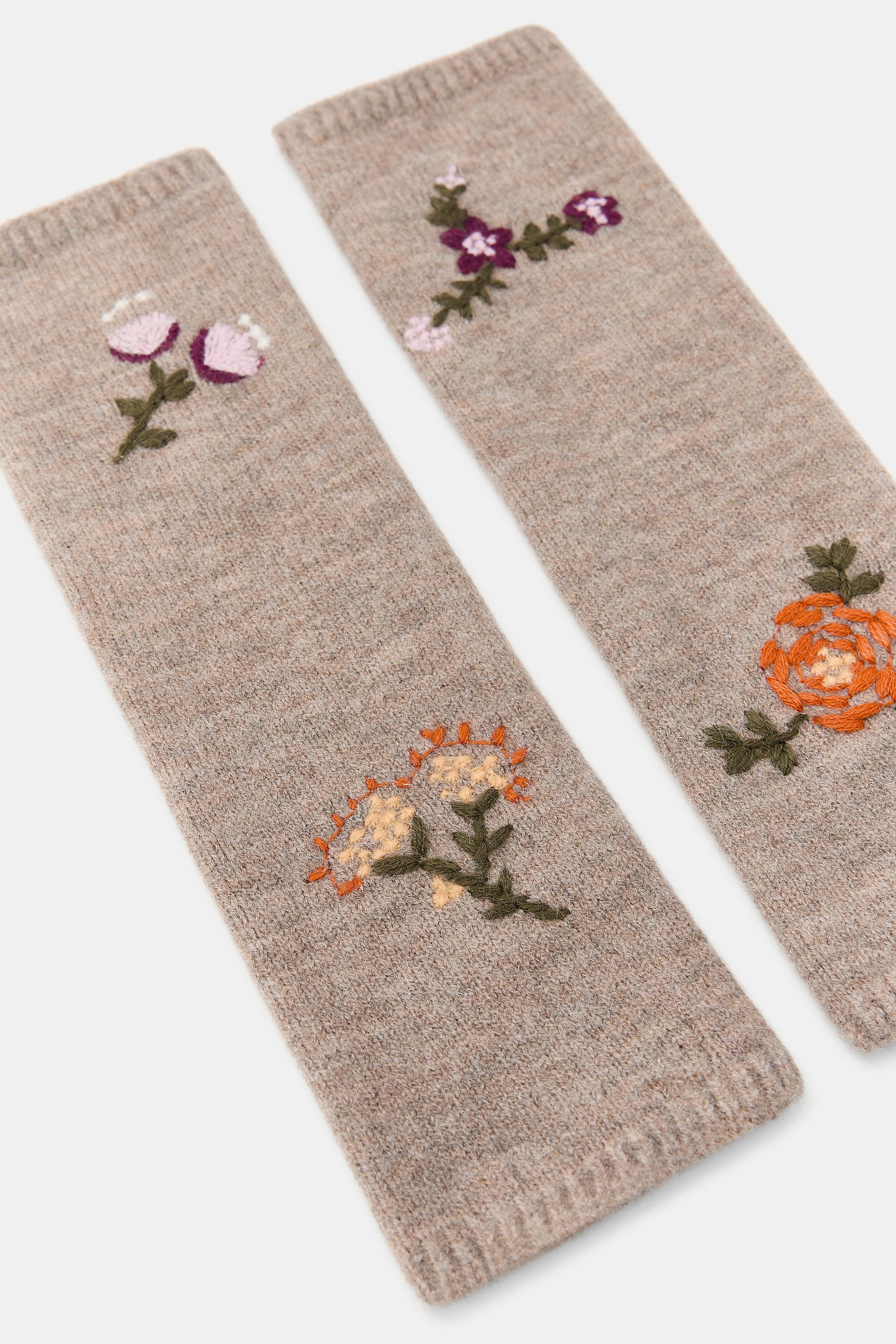 FLORAL EMBROIDERED KNIT MITTENS